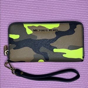 Micheal Kors Camo wallet